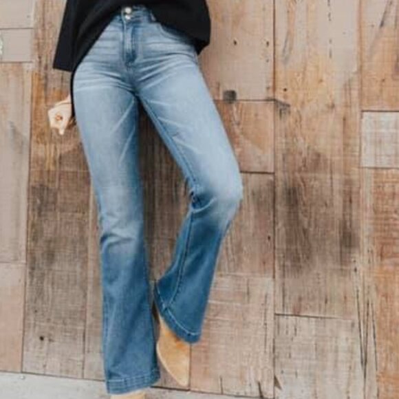 Carly Jean Los Angeles Denim - Like new CARLY JEAN LOS ANGELES FAYE High Waist Flare Jeans Size 5 or 28